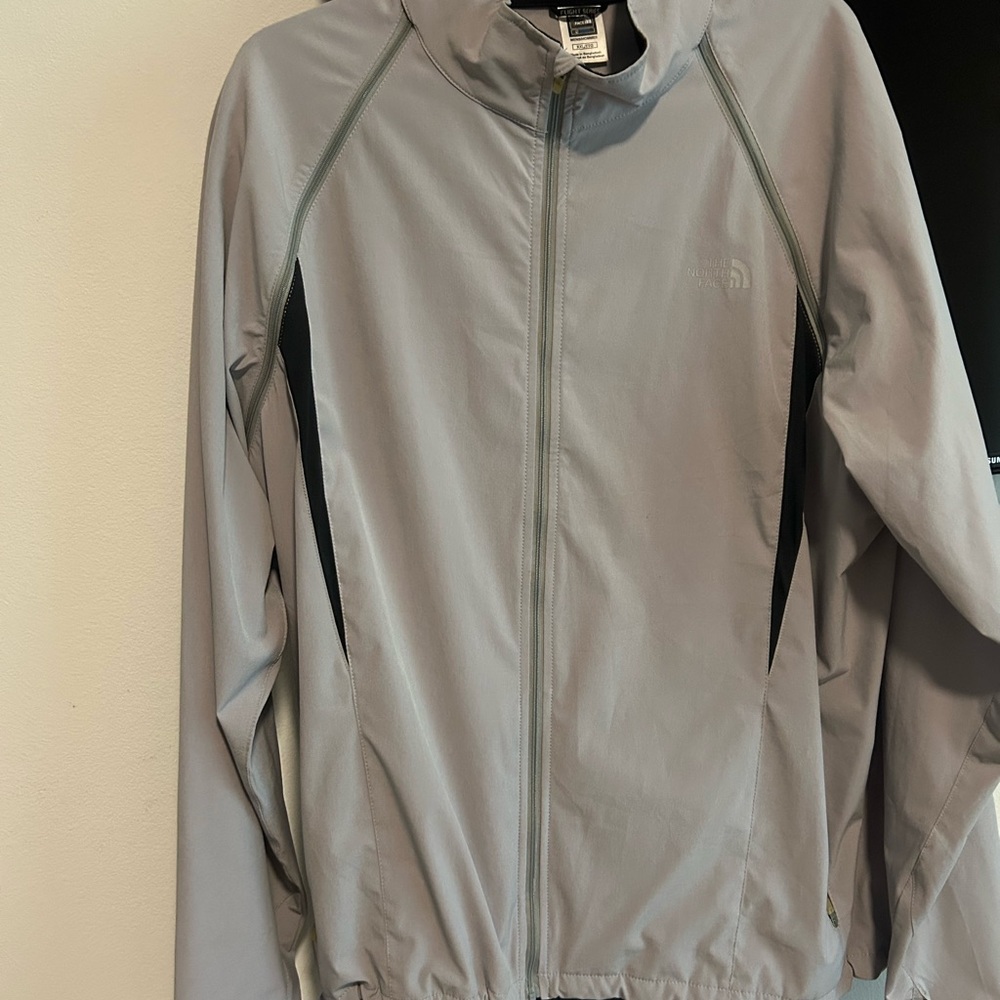 The North Face Men's Light Gray Windbreaker